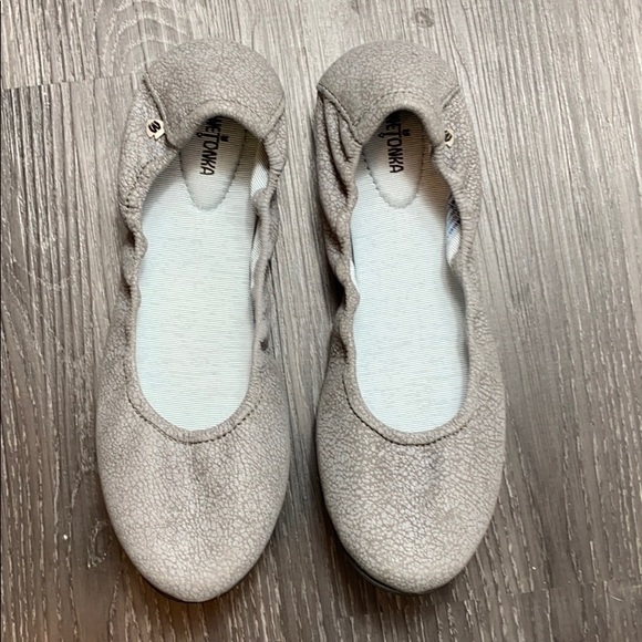 Minnetonka Ballet Flats - Picture 4 of 9